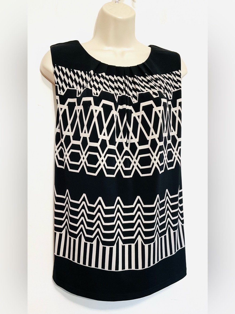 Calvin Klein 1X Sleeveless Black & White Geometric Print Top